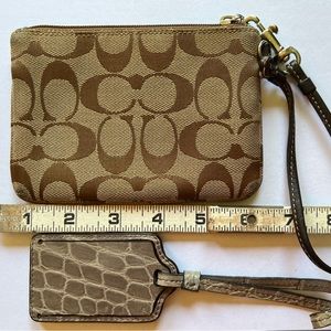 Coach clutch/wallet. Good condition.